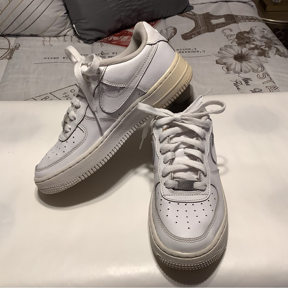 Nike White Low-Top Leather Sneakers with Cream Midsole AF1